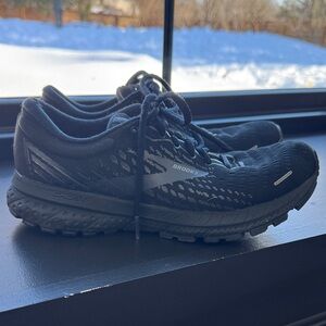 Brooks Women's Black and Gray Ghost 13